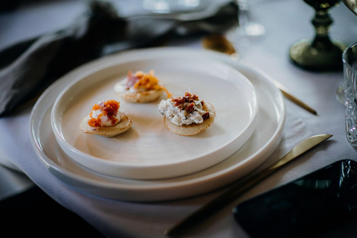 Elegante Speisepräsentation von Gutscheinwelt Catering